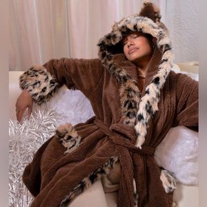 Spirithoods leopard faux fur robe. Long.